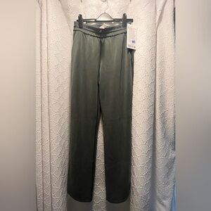 Lululemon woman size 4 softstreme high rise pant regular